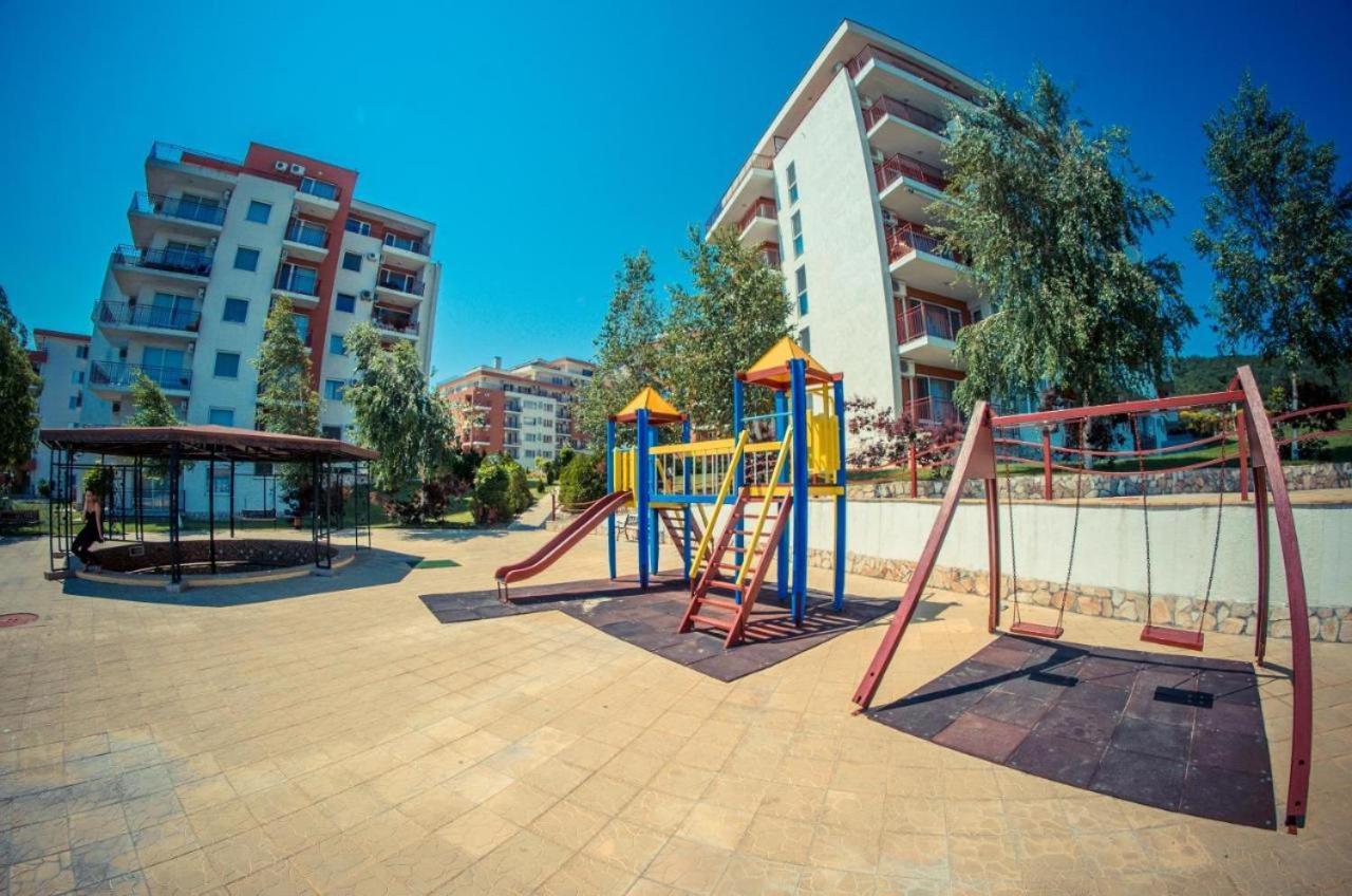 Beautiful Apartment Right By The Sea, Sveti Vlas Exterior photo