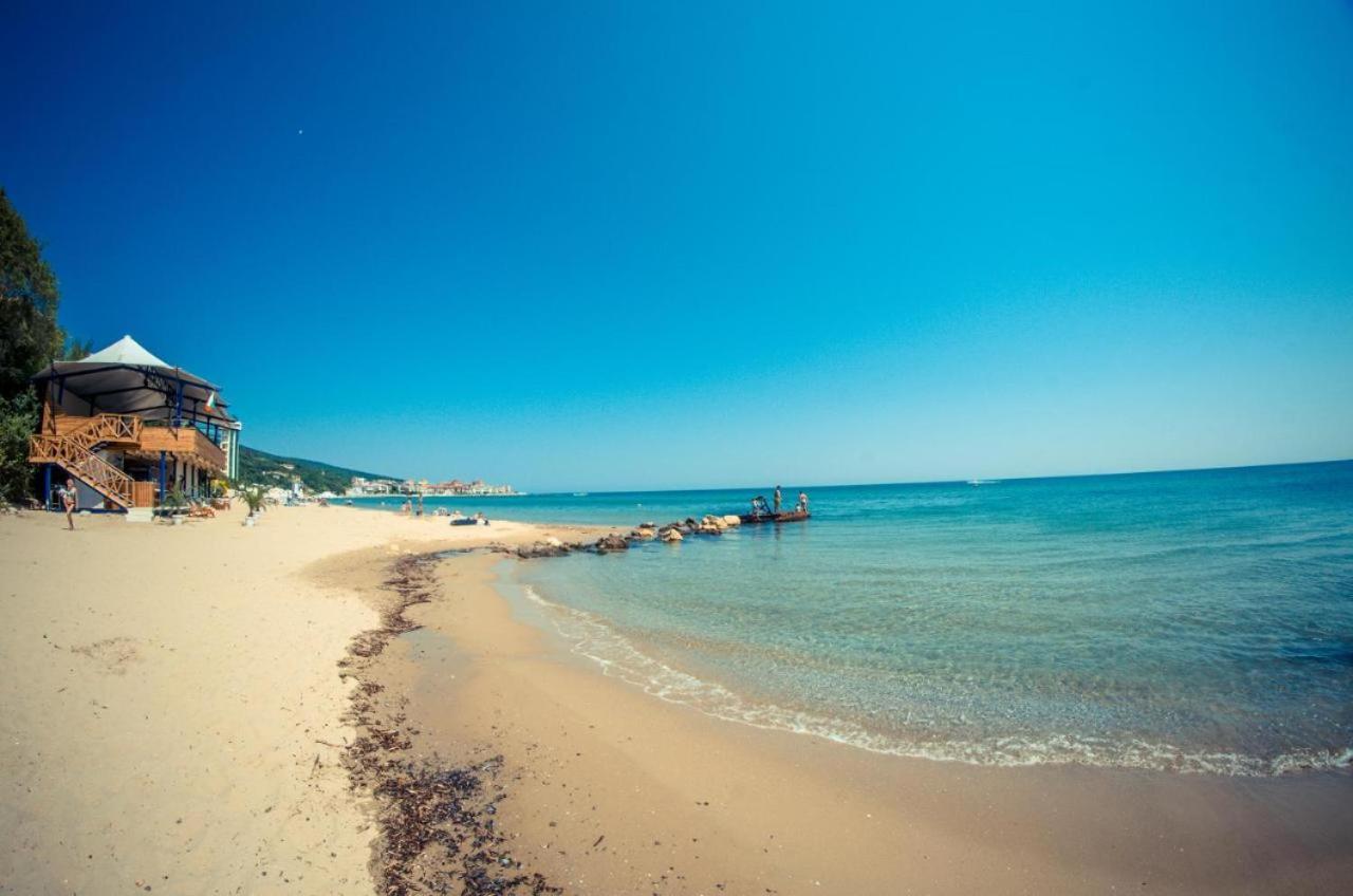 Beautiful Apartment Right By The Sea, Sveti Vlas Exterior photo