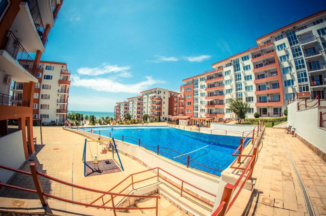 Beautiful Apartment Right By The Sea, Sveti Vlas Exterior photo