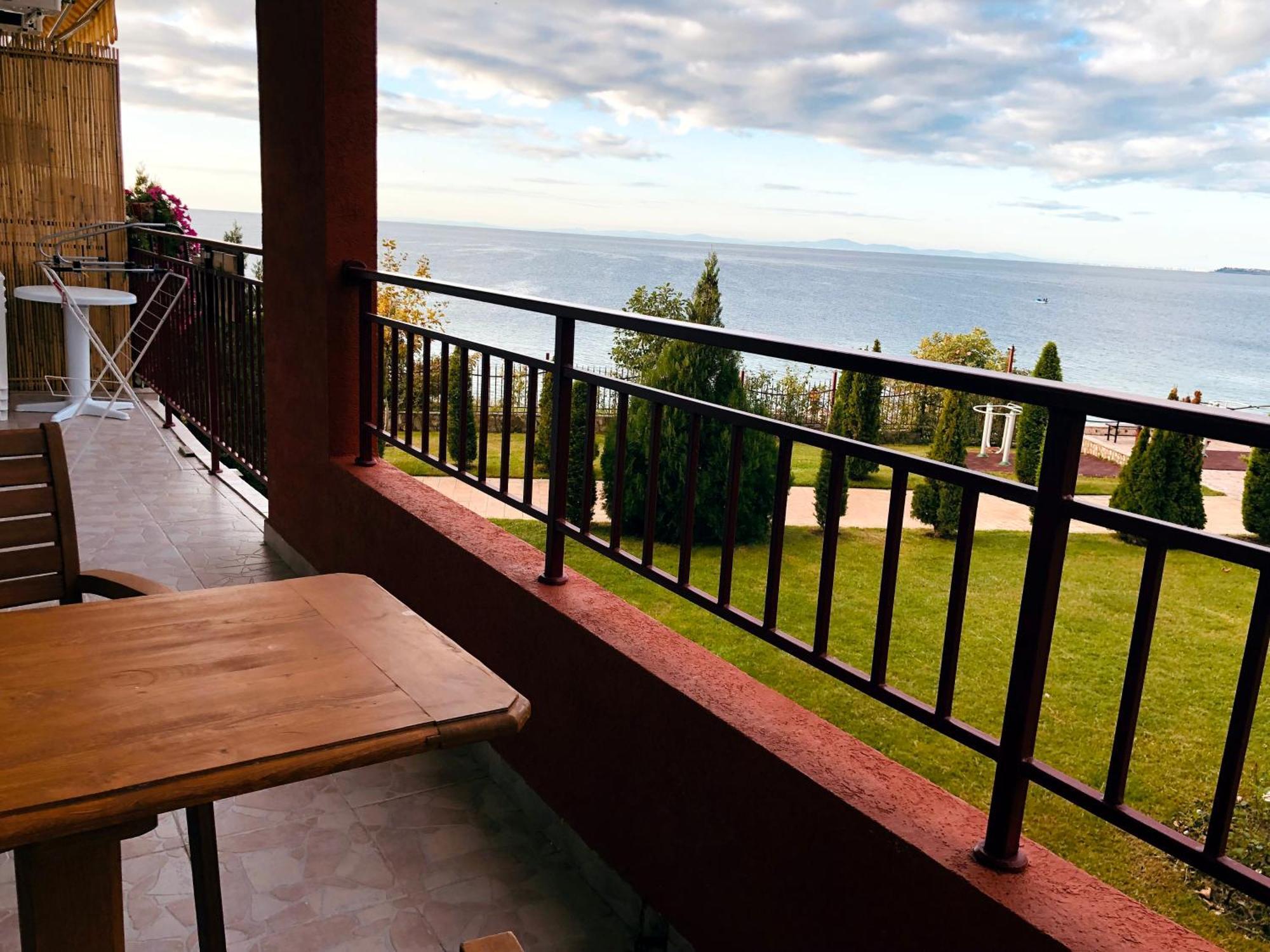Beautiful Apartment Right By The Sea, Sveti Vlas Exterior photo